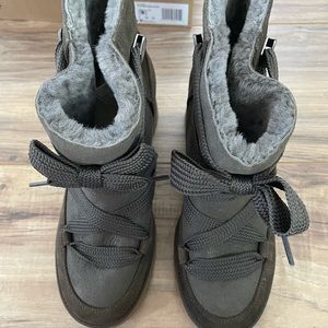 NIB UGG Classic Femme Lace Up Boots